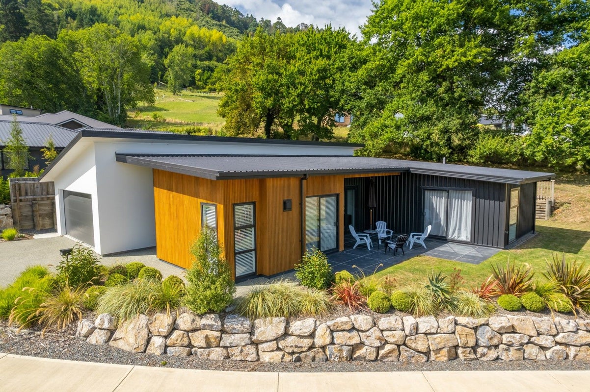 2 Grampian Oaks Lane, Nelson South, Nelson - Carousel 1