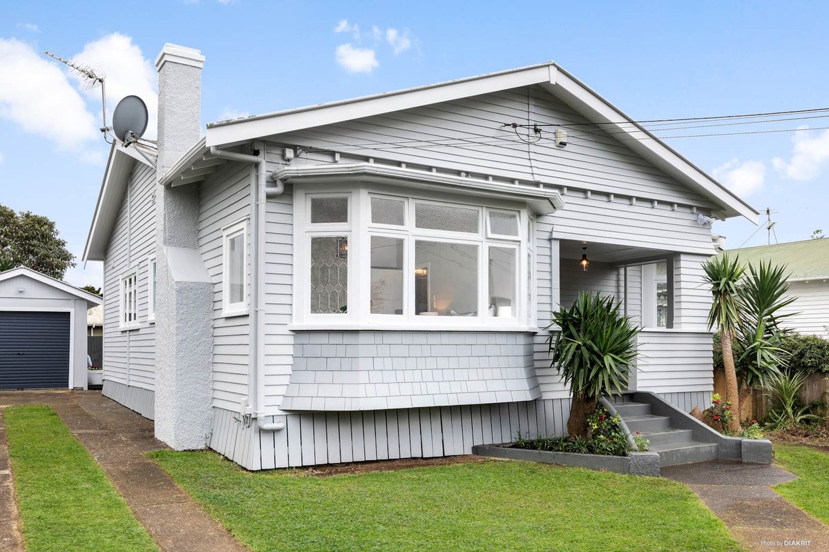 31 Fernleigh Avenue, Royal Oak, Auckland - Carousel 2