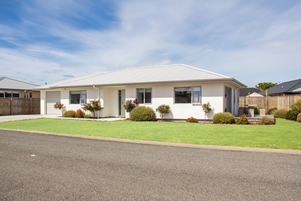 18 Tarata Grove, Lansdowne, Masterton - Carousel 1