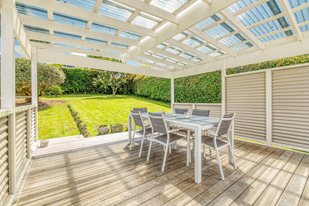 18 Woodcote Drive, Glenfield, Auckland - Carousel 1