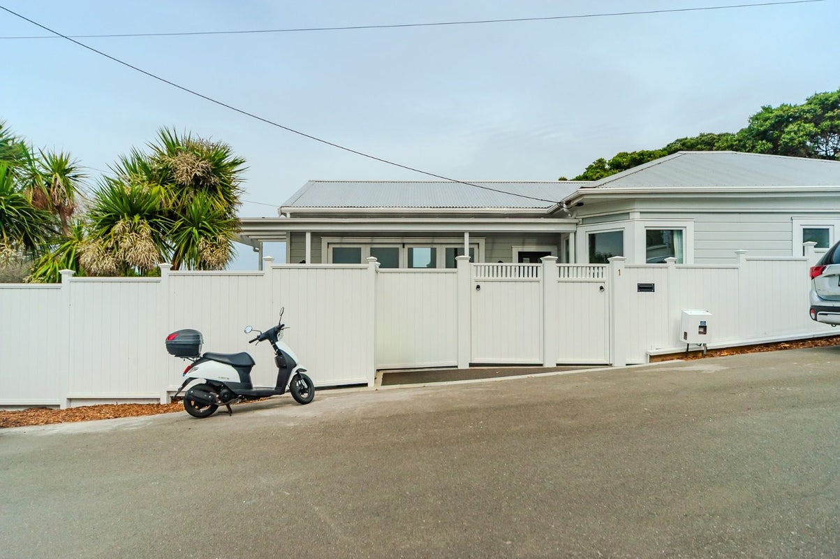 1 Torquay Terrace, Newtown, Wellington - Carousel 23