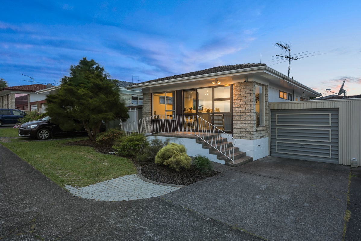 2/24 Alfriston Road, Manurewa East, Auckland - Carousel 12