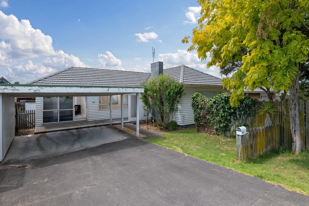 2/84 Wellington Street, Howick, Auckland - Carousel 1