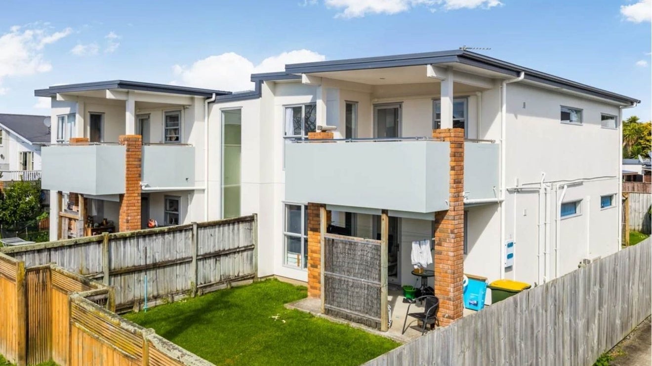 3/33 Kenderdine Road, Papatoetoe, Auckland - Carousel 1