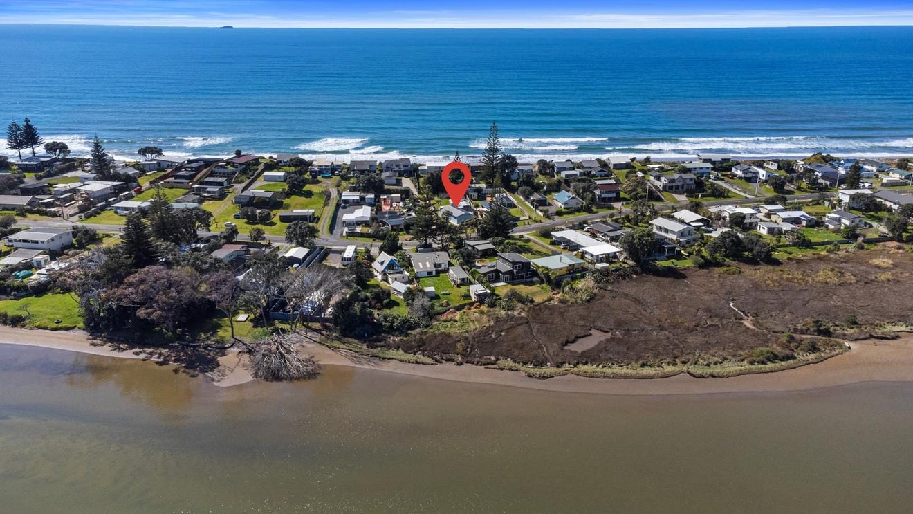 591 Pukehina Parade, Pukehina, Te Puke - Carousel 18
