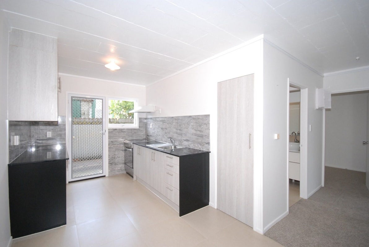 2/100 St Lukes Road, Mount Albert, Auckland - Carousel 2