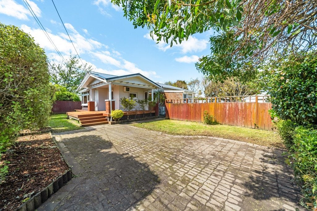 8 Valentine Street, Alicetown, Lower Hutt - Carousel 2