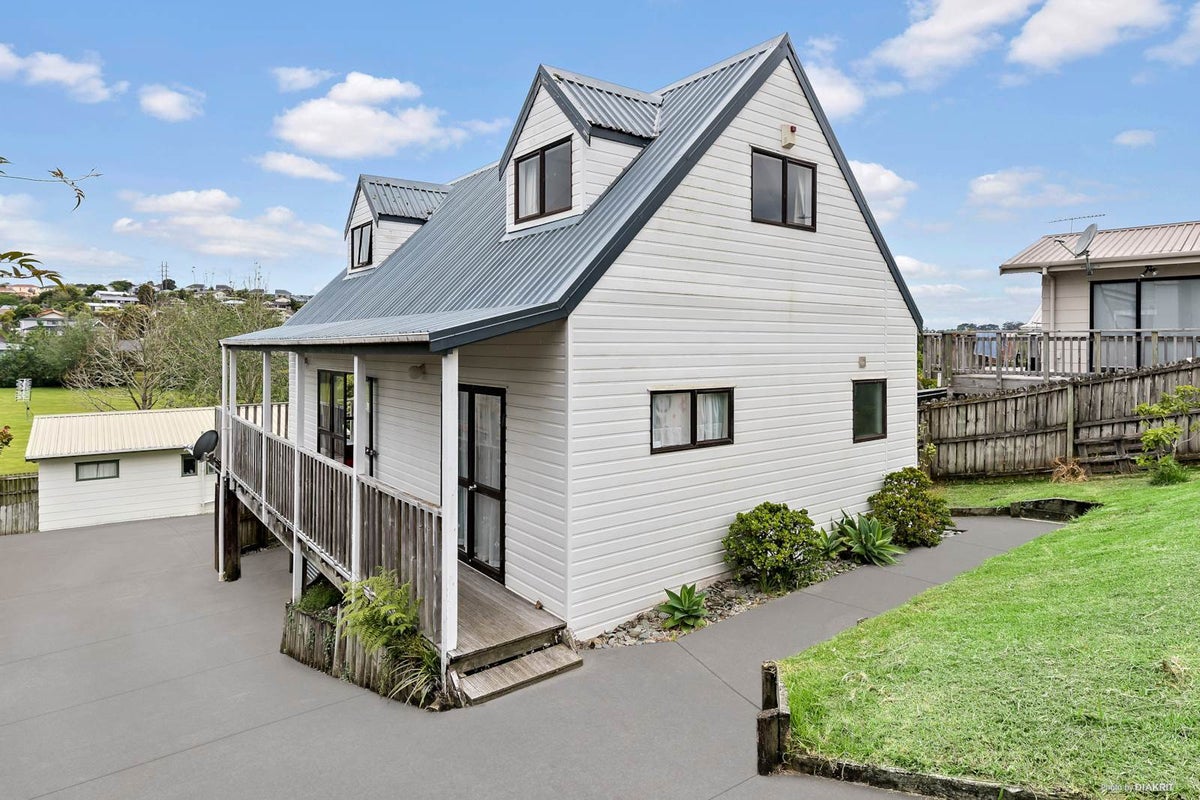1/60 Trias Road, Totara Vale, Auckland - Carousel 1