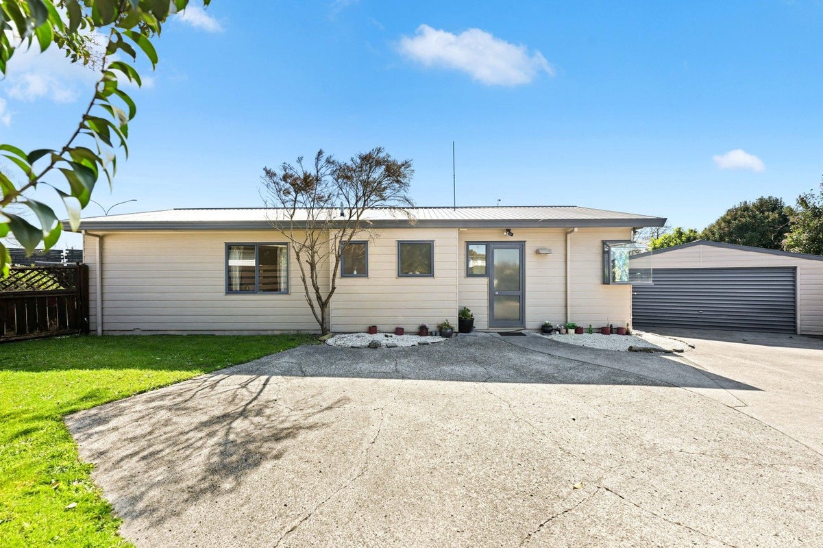 8 Brough Place, St Andrews, Hamilton - Carousel 1