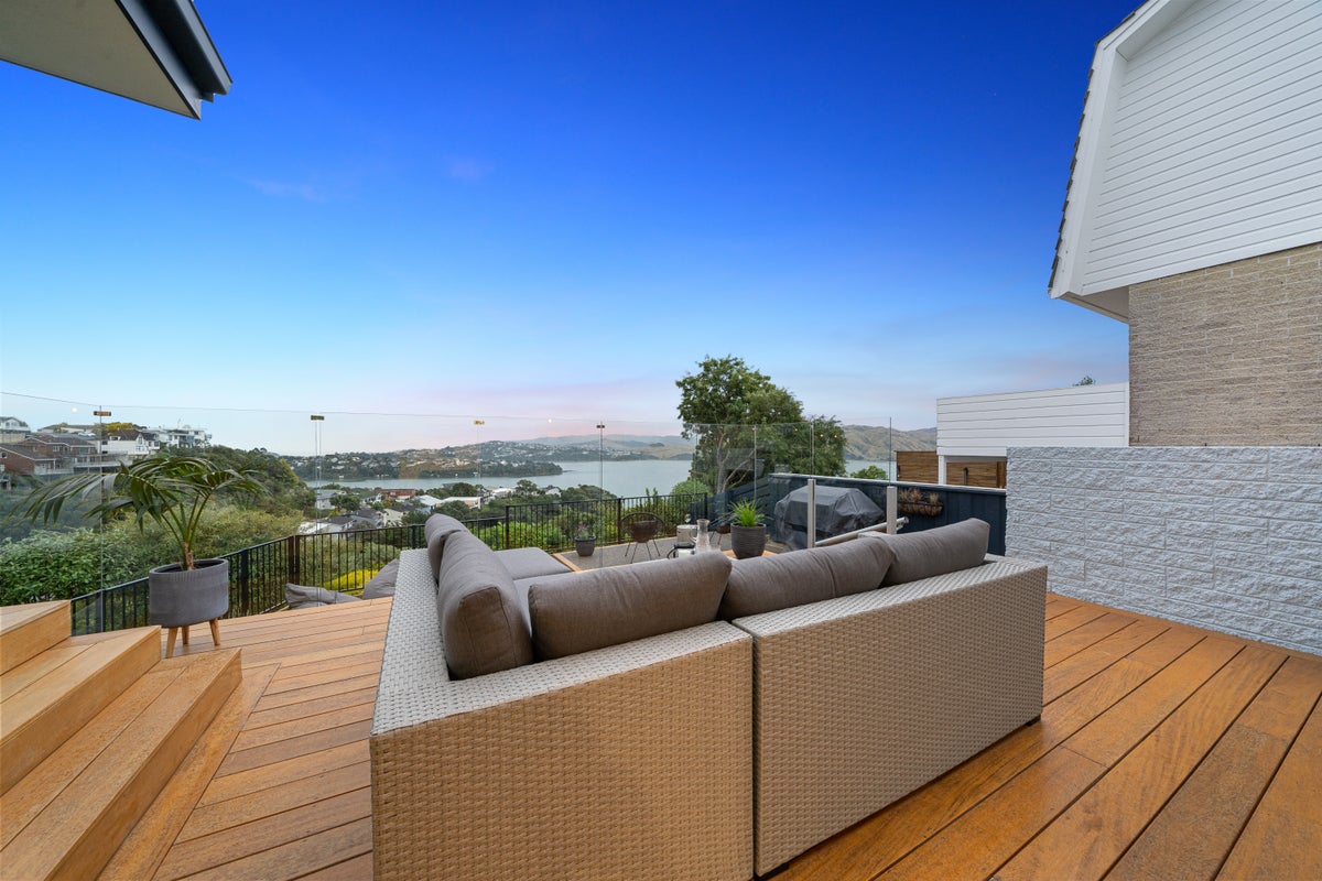 5 Compass Way, Whitby, Porirua - Carousel 1