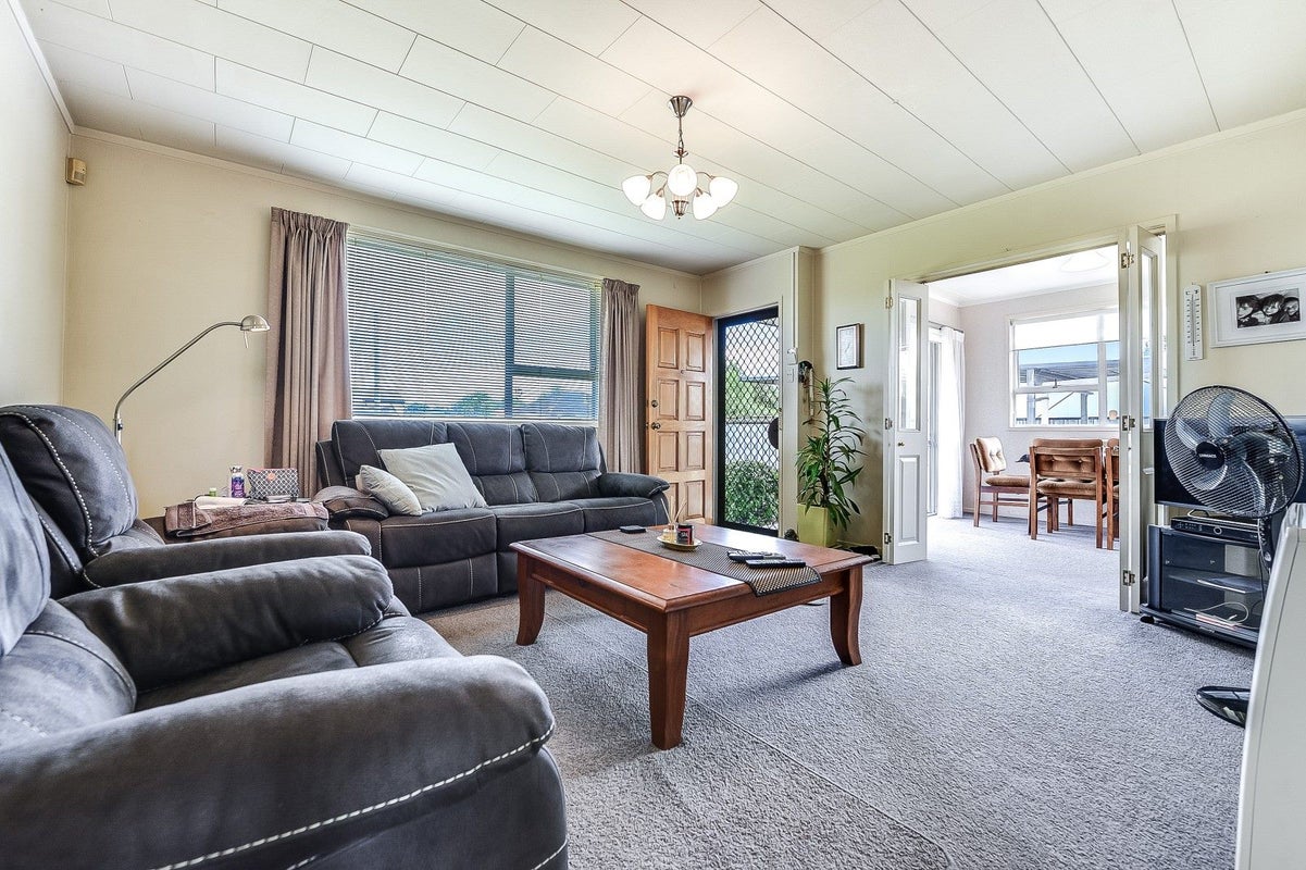 1 Poaka Avenue, Dinsdale, Hamilton - Carousel 1