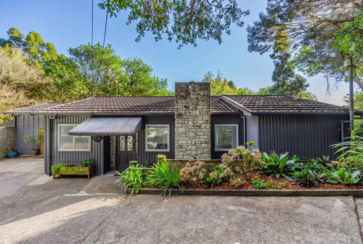 403 Titirangi Road, Titirangi, Auckland - Carousel 2