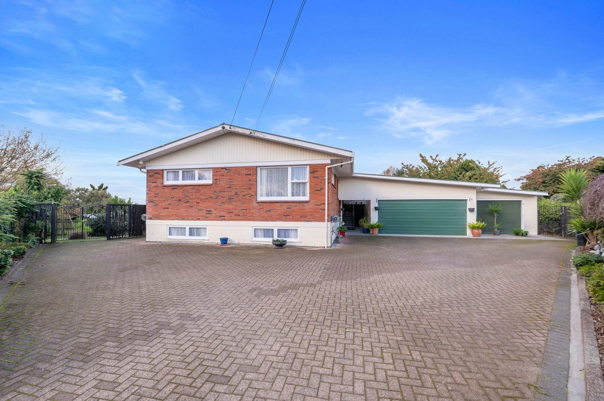11 HILLCREST AVENUE, HILLCREST, Rotorua - Carousel 1