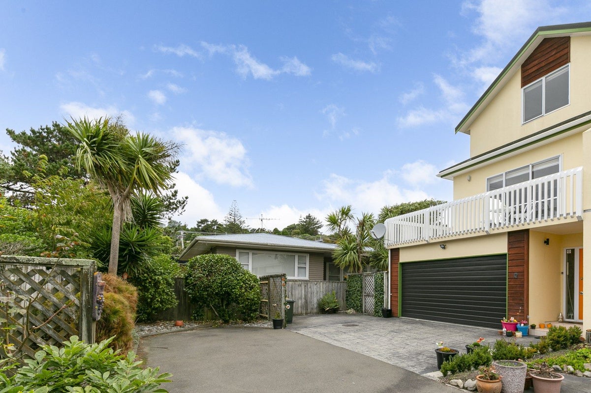 4/9 Tawa Street, Tawa, Wellington - Carousel 1