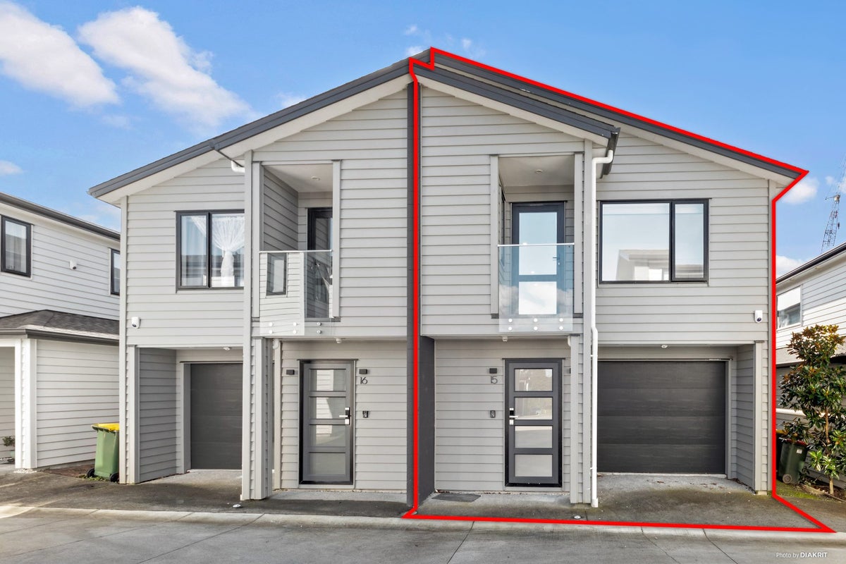 15 Korowha Place, New Lynn, Auckland - Carousel 1