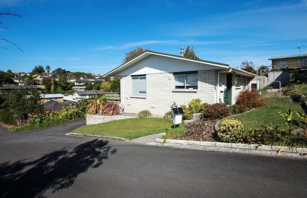 32A Hazelwood Avenue, Dinsdale, Hamilton - Carousel 1