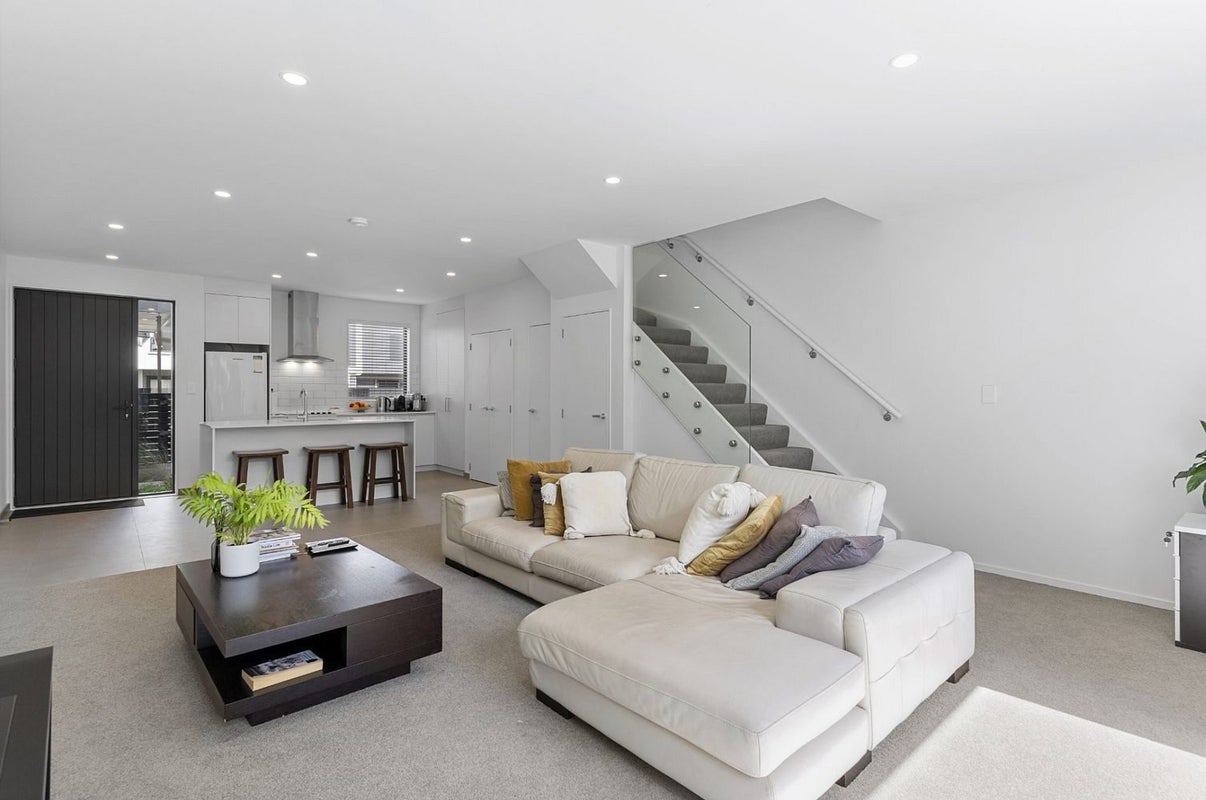 25/82 East Coast Road, Milford, Auckland - Carousel 1