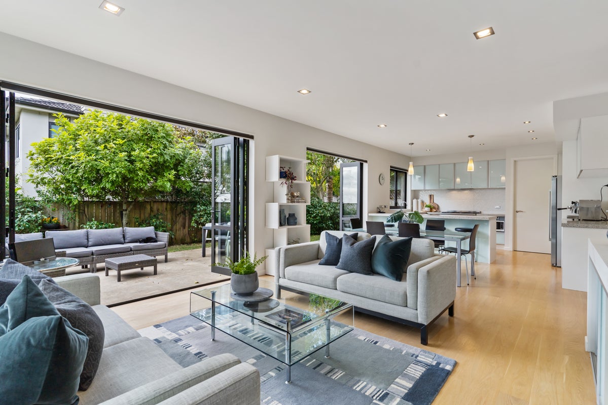 116 Coates Avenue, Orakei, Auckland - Carousel 2