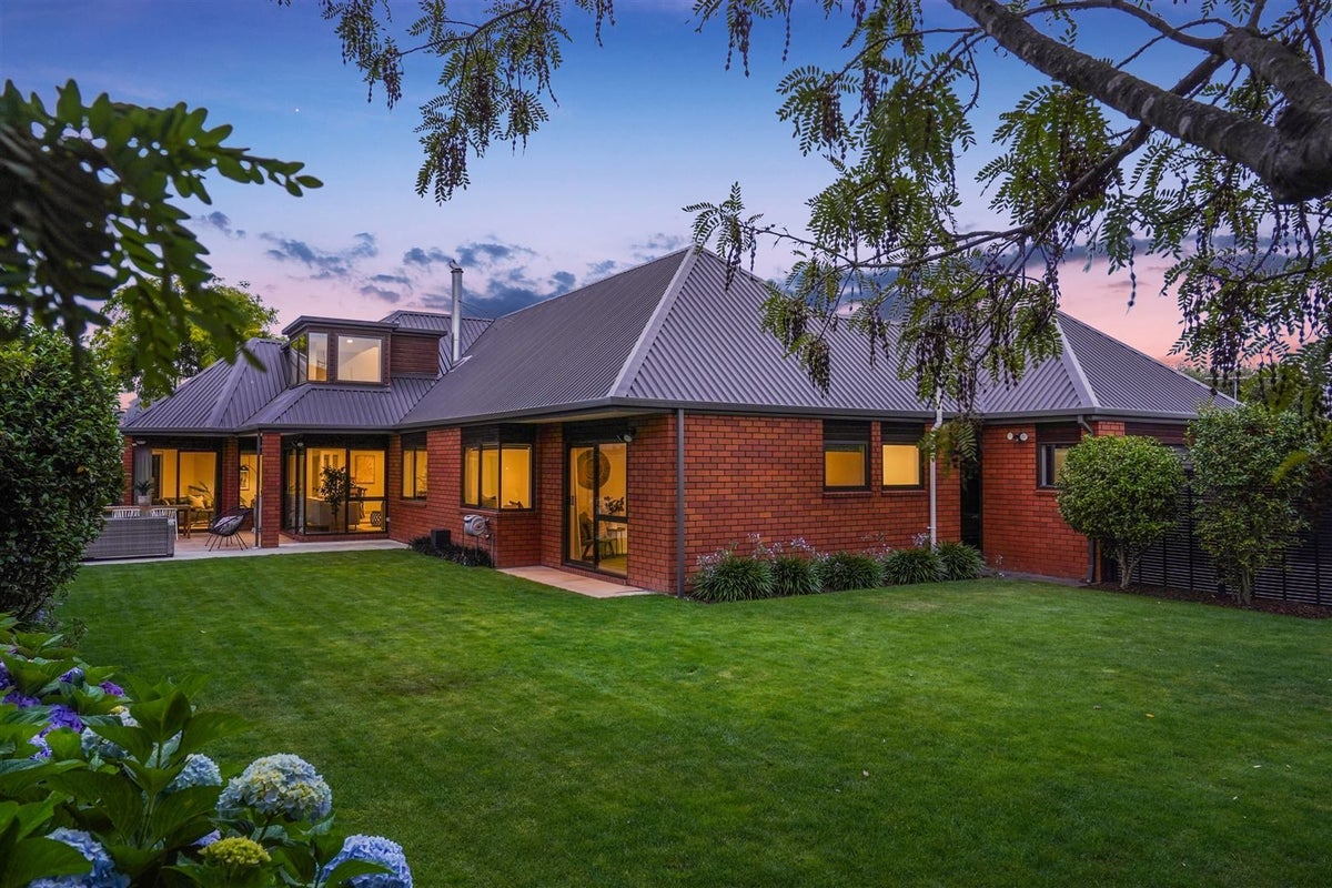 31 Althorp Place, Avonhead, Christchurch - Carousel 2