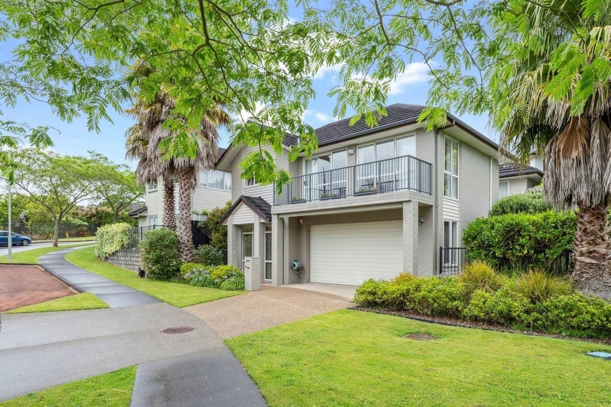 1 Mural Place, Greenhithe, Auckland - Carousel 1