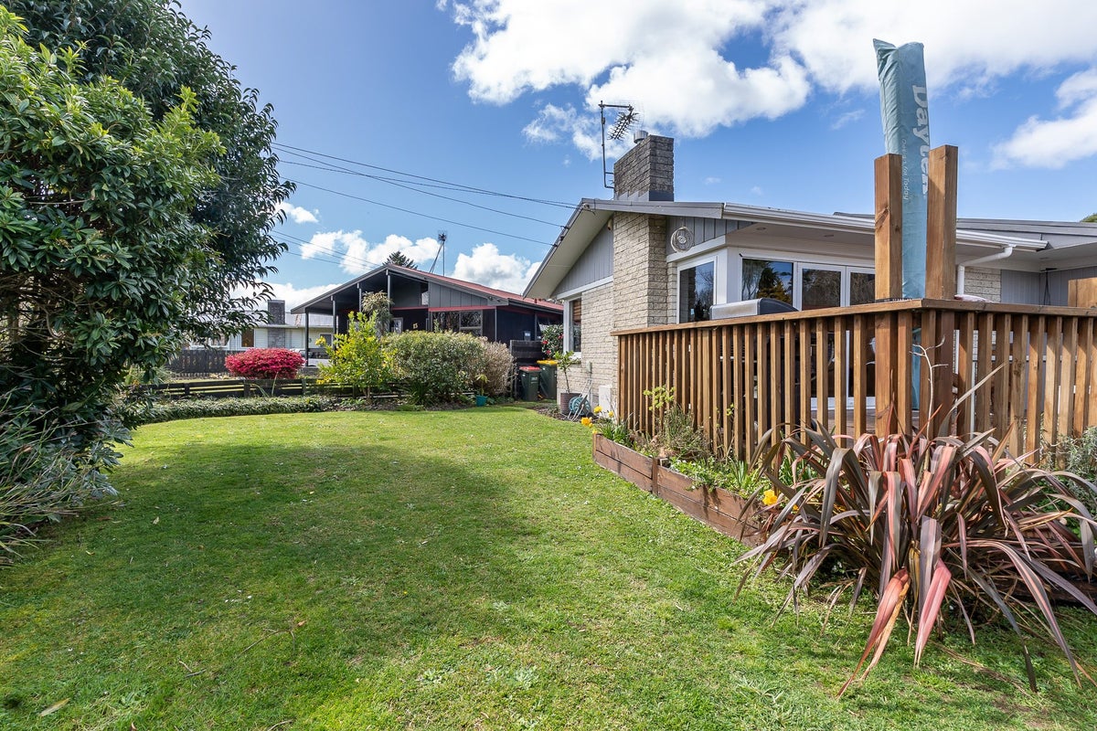 17 MacMurdo Avenue, Glenview, Hamilton - Carousel 1