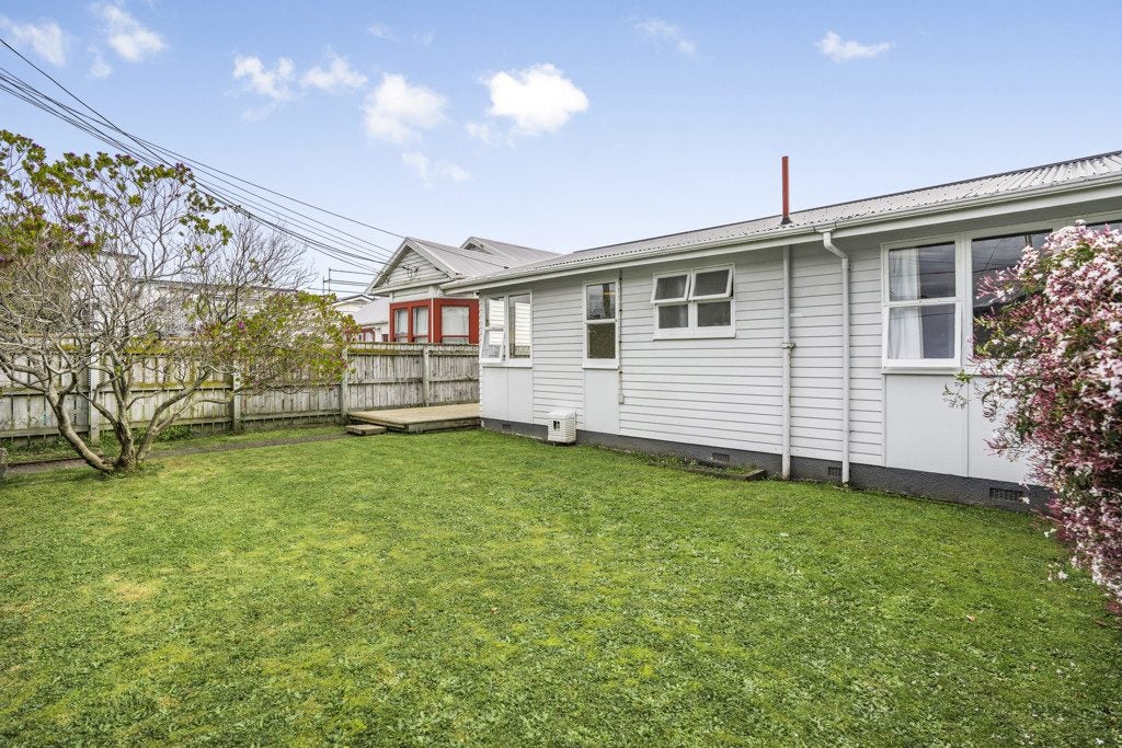 2/107 Cuba Street, Petone, Lower Hutt - Carousel 2