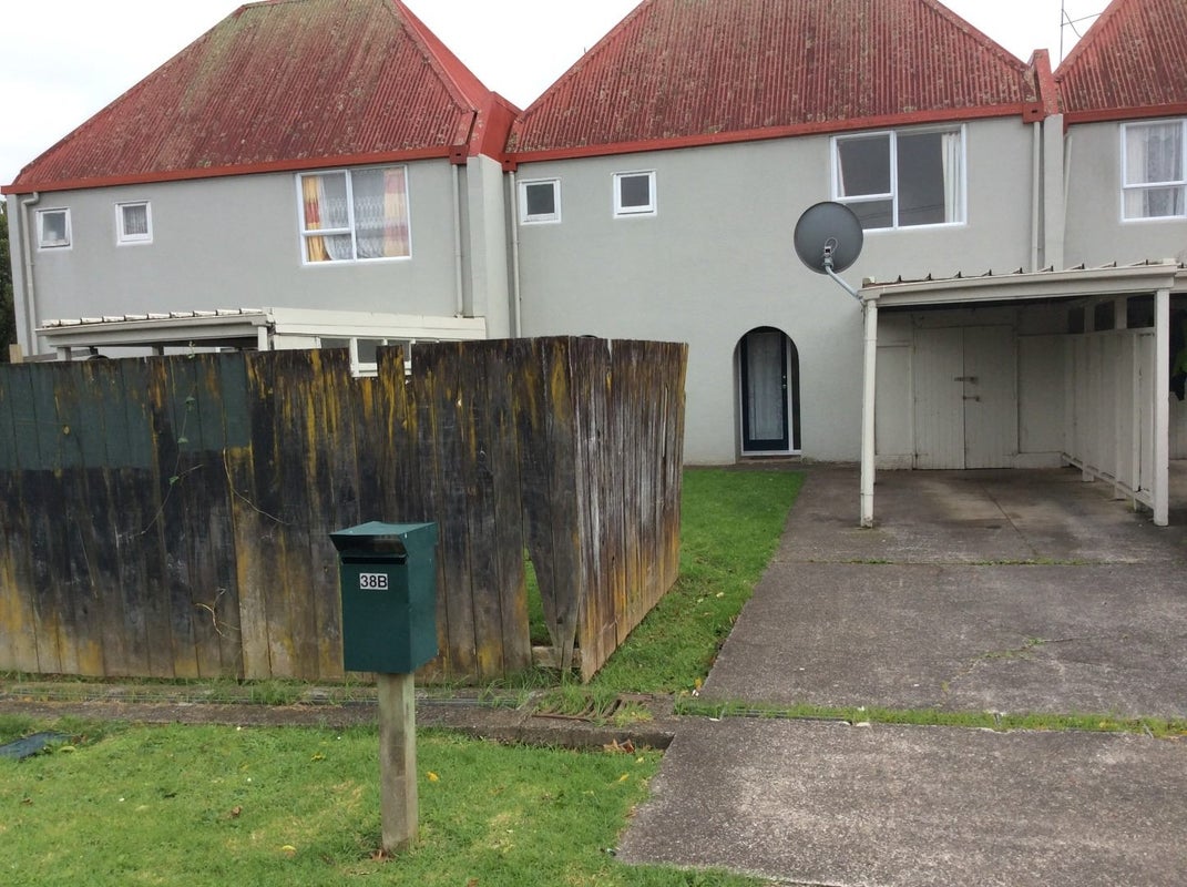 2/38 Wakefield Road, Favona, Auckland - Carousel 1