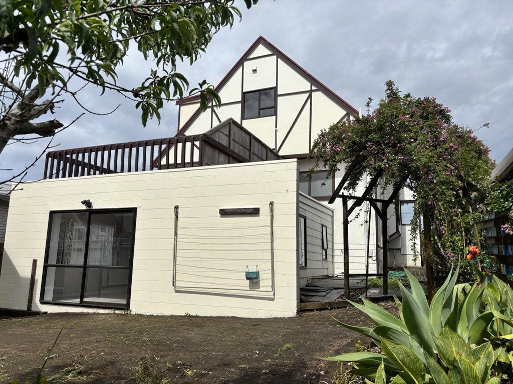 145 Arran Road, Browns Bay, Auckland - Carousel 2