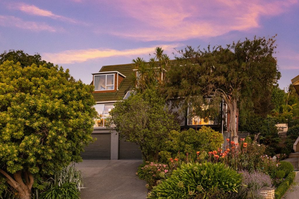 13 Woodside Common, Westmorland, Christchurch - Carousel 1