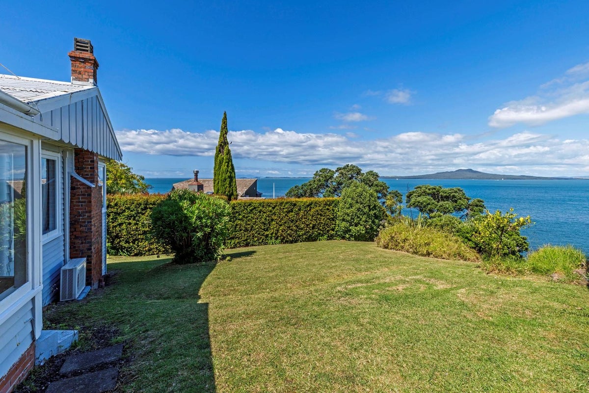 49 Beach Road, Castor Bay, Auckland - Carousel 2