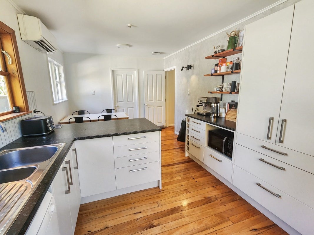 36 Holborn Drive, Stokes Valley, Lower Hutt - Carousel 2
