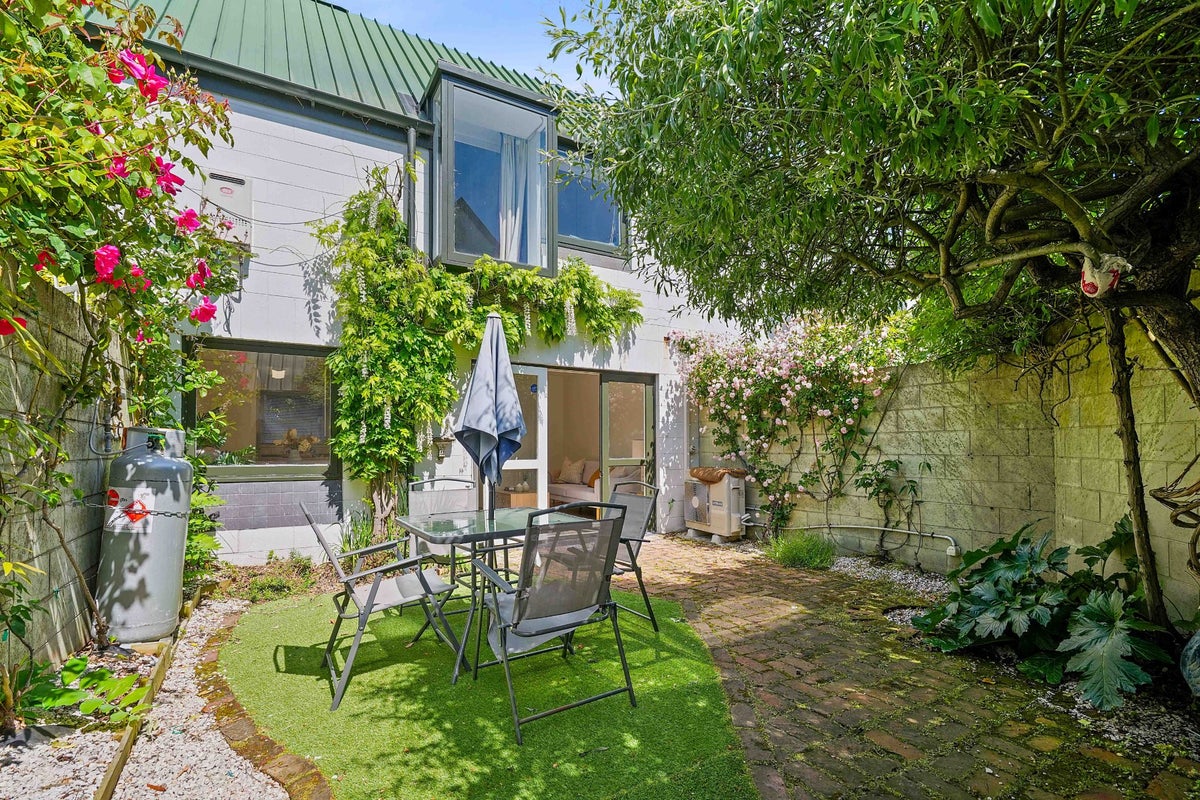 2/12 Shrewsbury Street, Merivale, Christchurch - Carousel 1