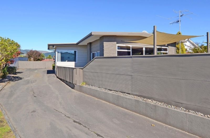 62 Gray Avenue, Paraparaumu Beach, Paraparaumu - Carousel 1