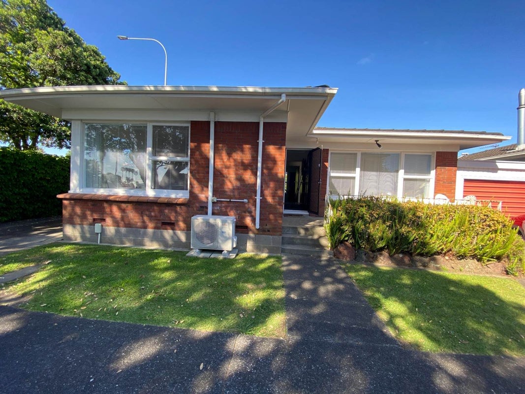 1/3 Esmonde Road, Takapuna, Auckland - Carousel 1