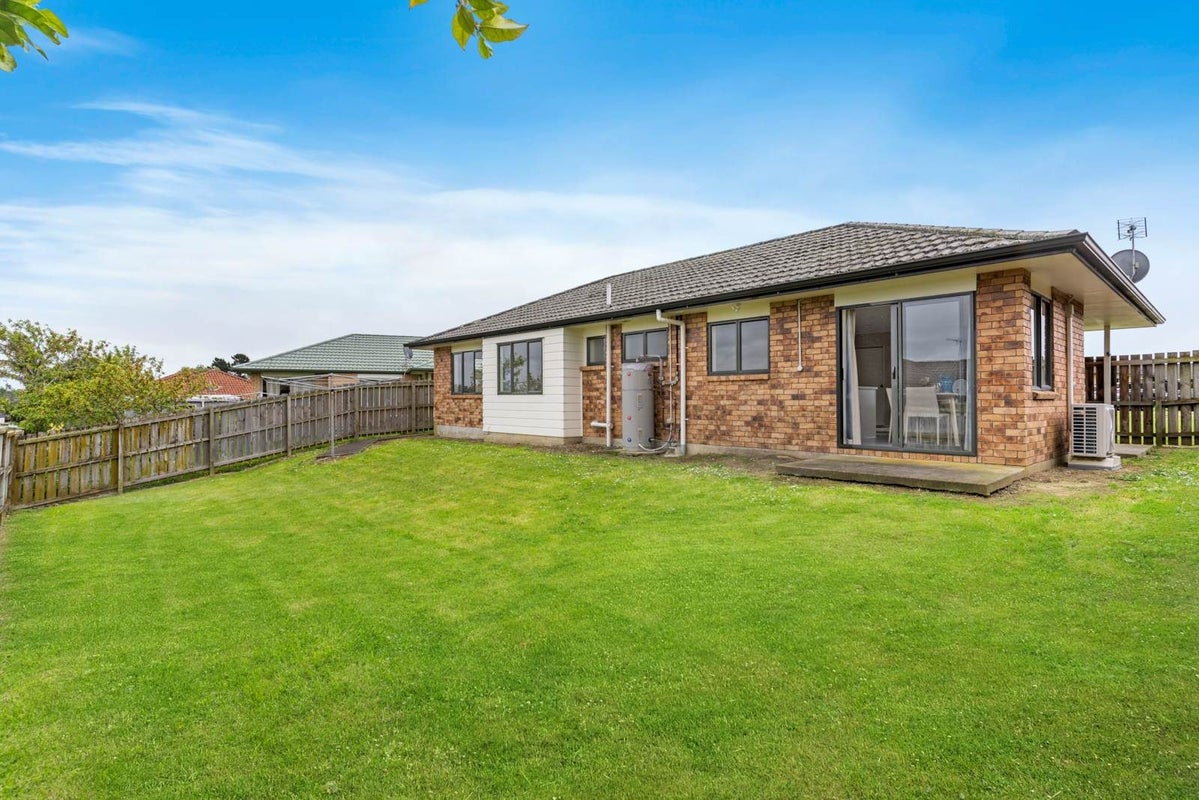 36 Carn Place, Weymouth, Auckland - Carousel 2