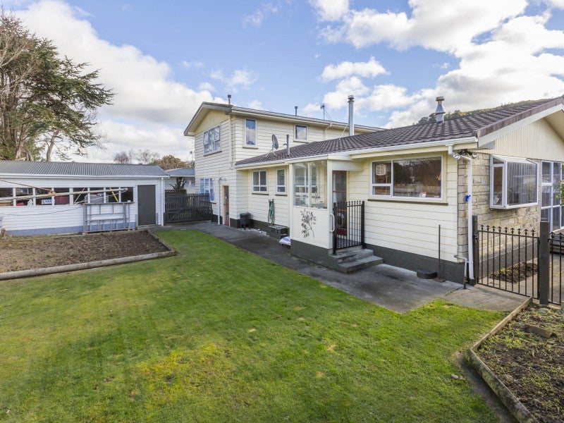 40 Holdsworth Avenue, Trentham, Upper Hutt - Carousel 23