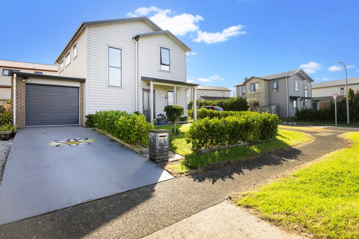44 Kaimoana Street, Weymouth, Auckland - Carousel 2