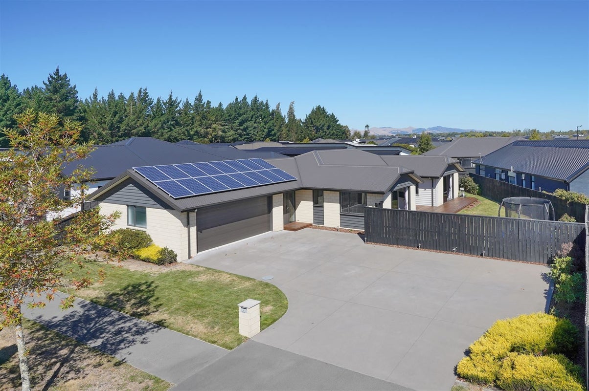 4 Kohunga Crescent, Bottle Lake, Christchurch - Carousel 1