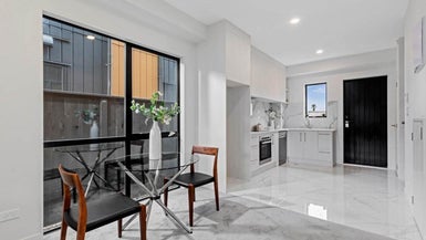 7/3 Beach Road, Te Atatu Peninsula, Auckland - Carousel 1