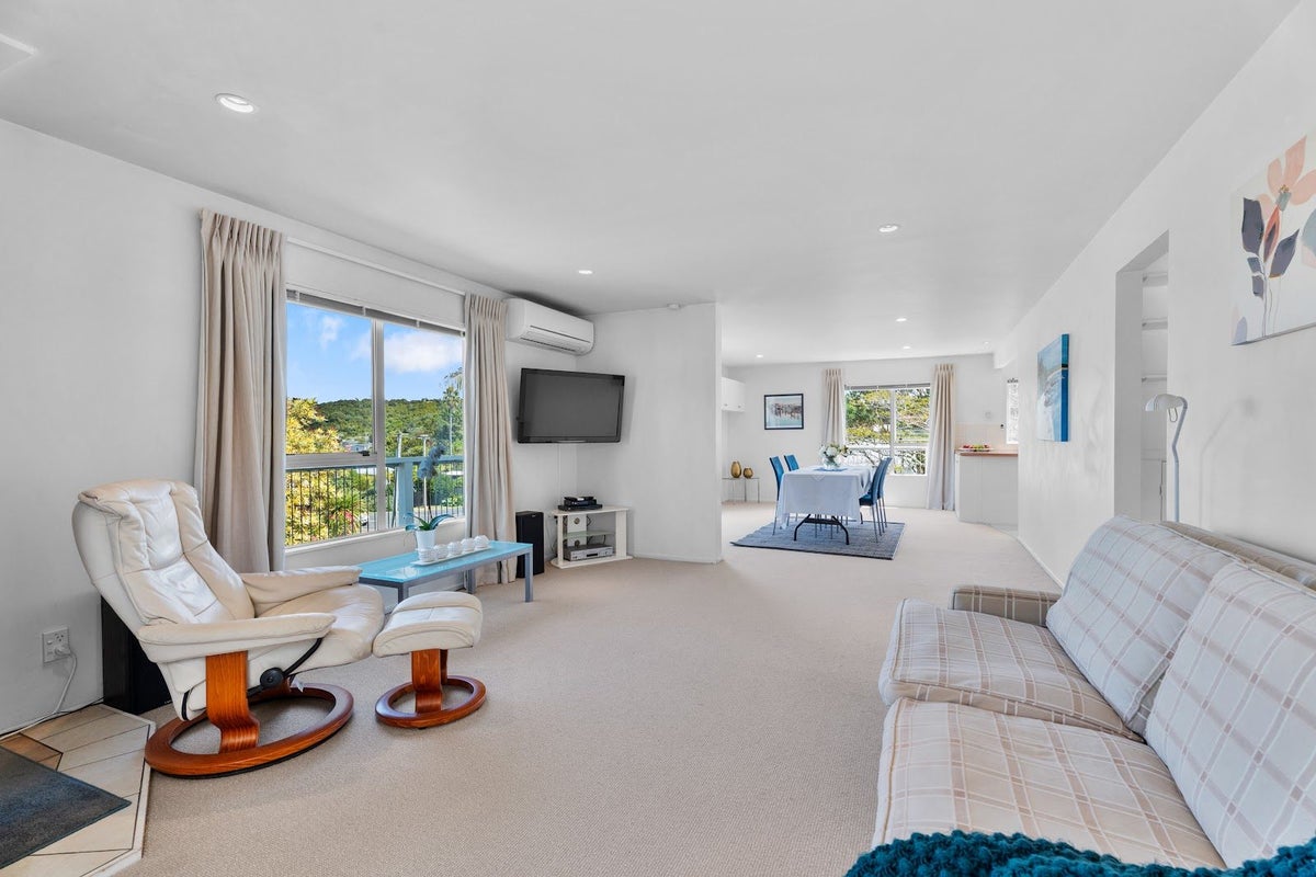 10 Moa Avenue, Oneroa, Waiheke Island - Carousel 2