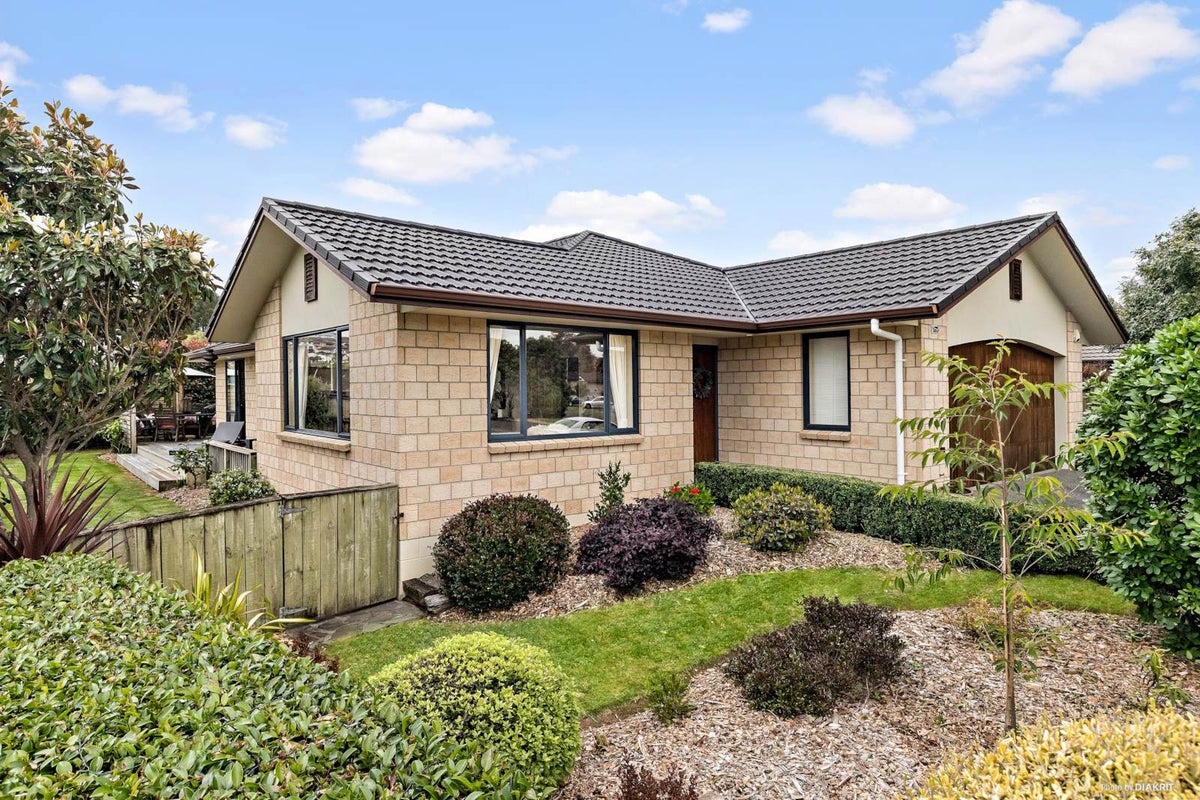 2 Eastside Drive, Pukekohe, Pukekohe - Carousel 1