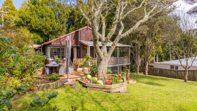 304 Huia Road, Titirangi, Auckland - Carousel 1