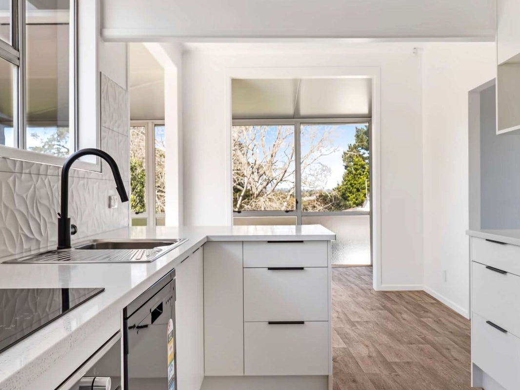 24 Leaver Place, Weymouth, Auckland - Carousel 1