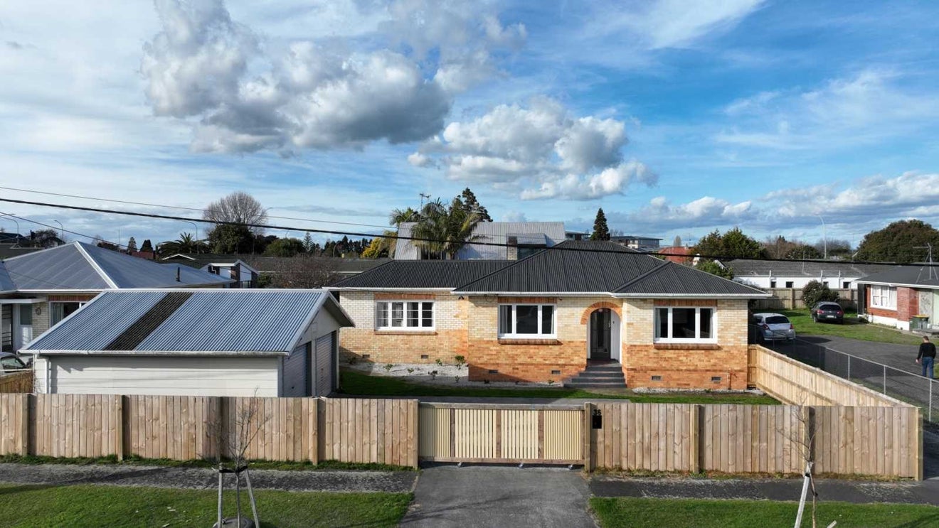 36 Hobson Street, Maeroa, Hamilton - Carousel 1