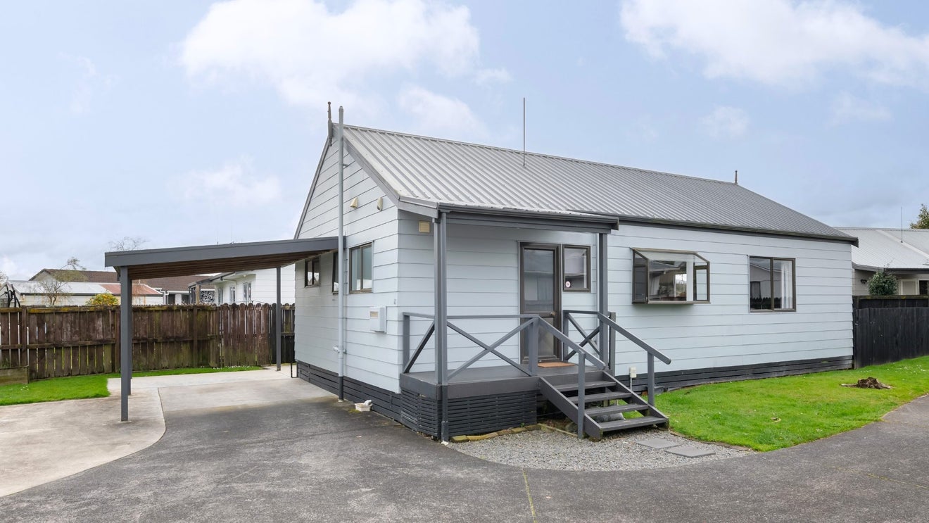 43 Garland Drive, St Andrews, Hamilton - Carousel 1