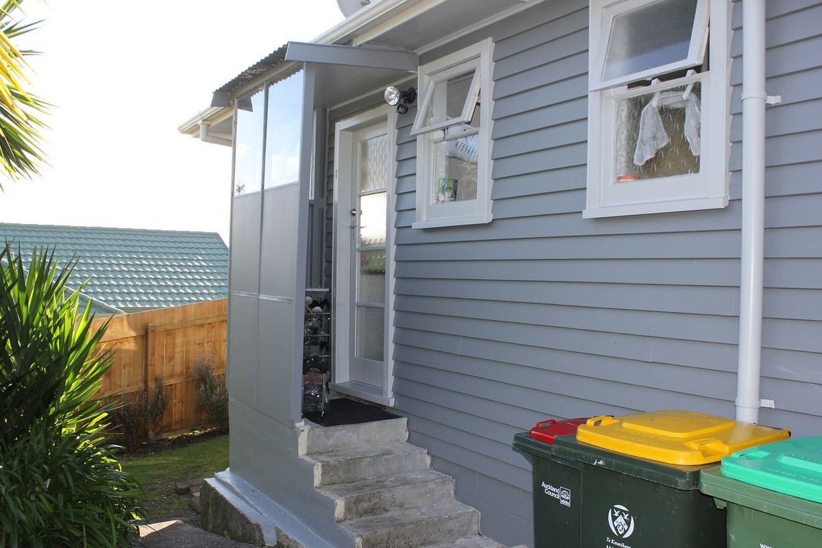 2/24 Abercrombie Street, Howick, Auckland - Carousel 1