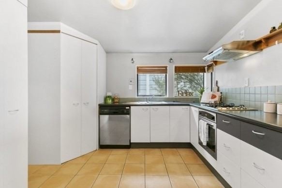 30B Connaught Terrace, Brooklyn, Wellington - Carousel 2