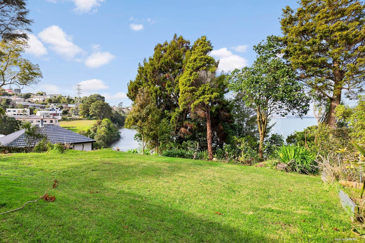 21 Frederick Street, Hillsborough, Auckland - Carousel 2