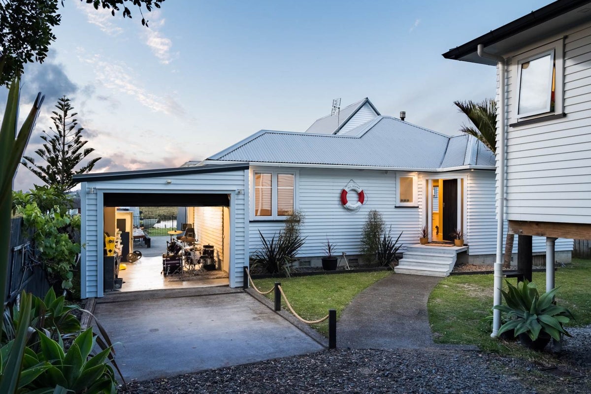 24 The Terrace, Herald Island, Auckland - Carousel 2