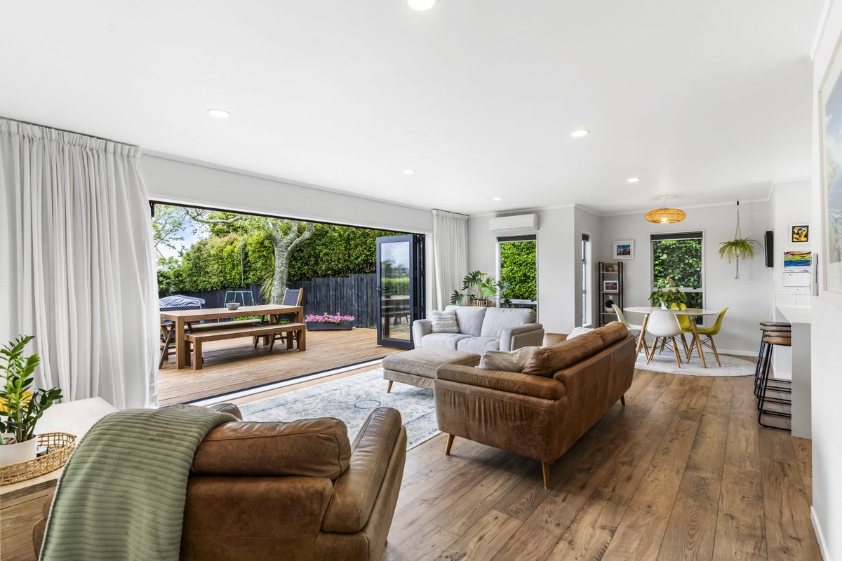 2/65 Arran Road, Browns Bay, Auckland - Carousel 2